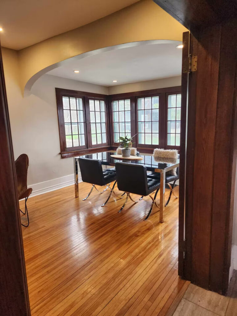 Dining room with a table and large windows in a furnished Niagara Falls rental