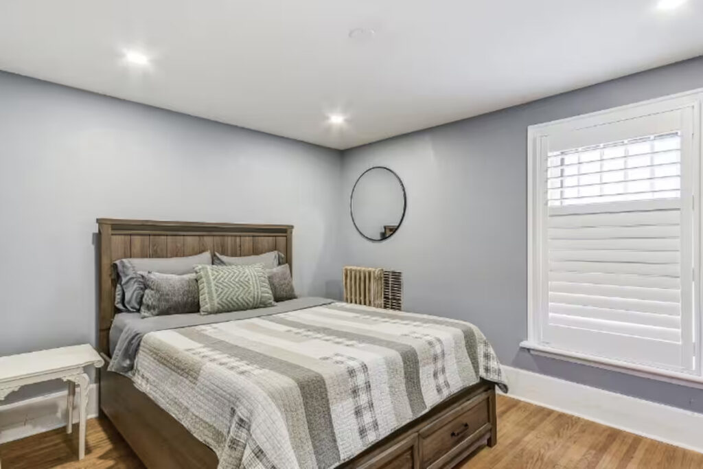 Furnished bedroom with a queen bed and neutral decor in a Niagara Falls rental