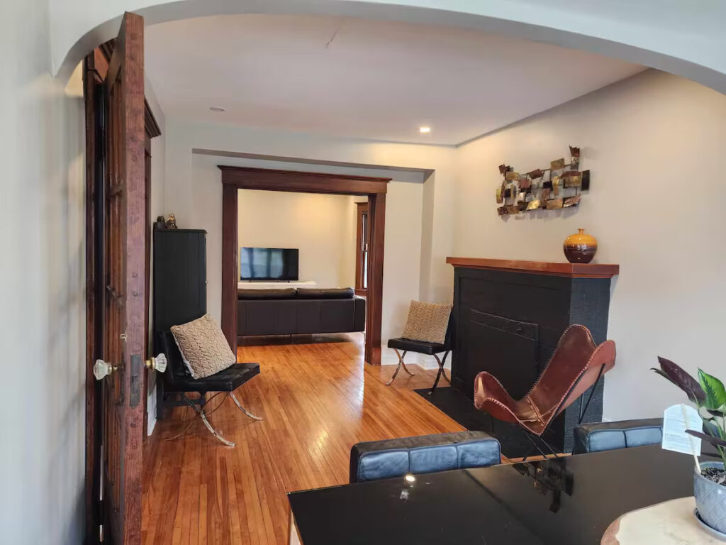 Living room with a television in a furnished Niagara Falls monthly rental