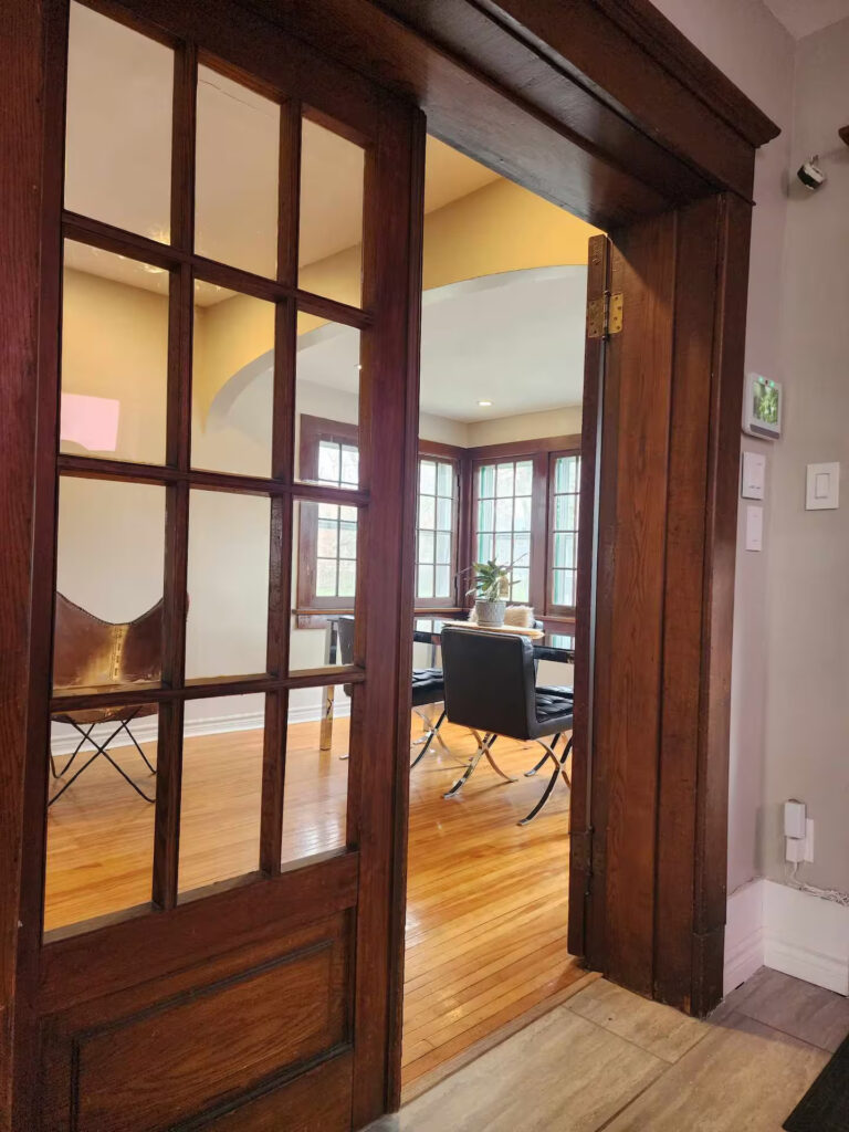 Bright sunroom with windows in a furnished Niagara Falls monthly rental